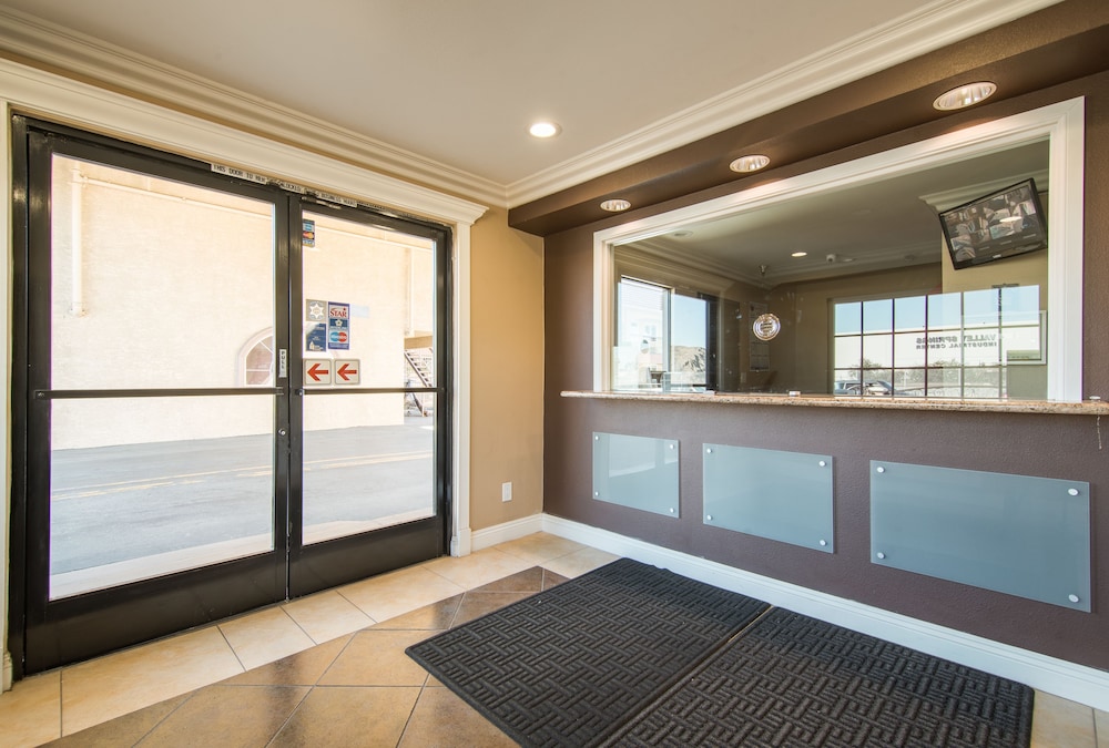 Industry Inn Amp Suites 7/60