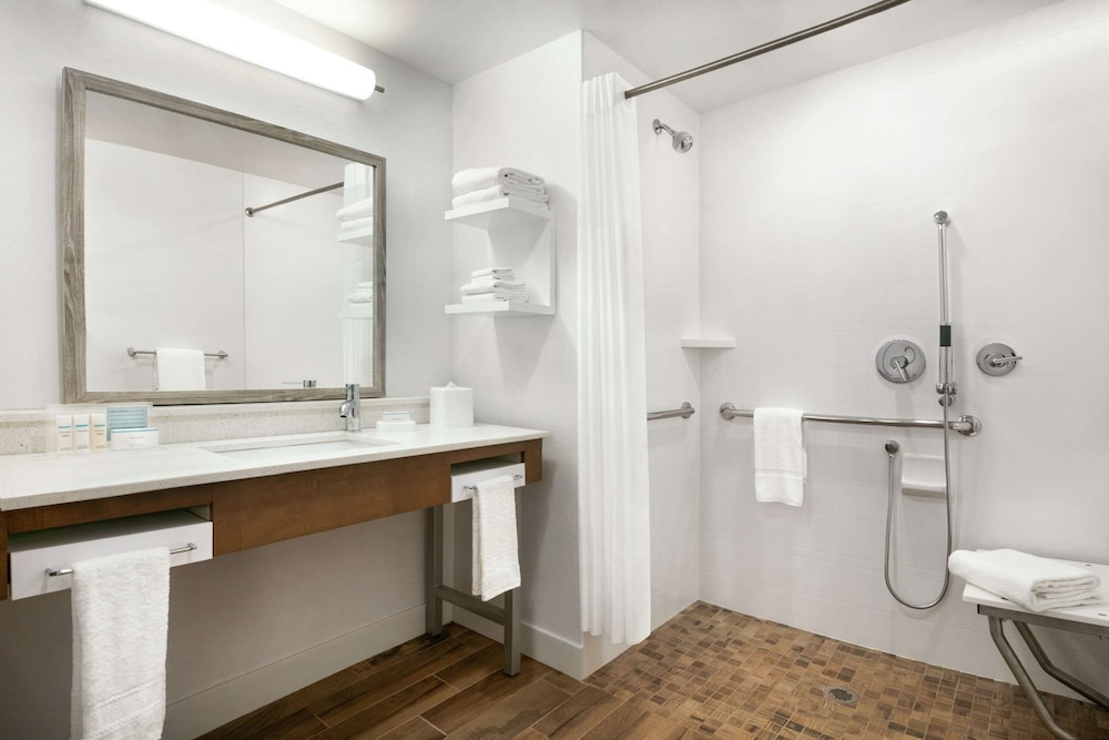 Hampton Inn Suites Johns Creek 8/47