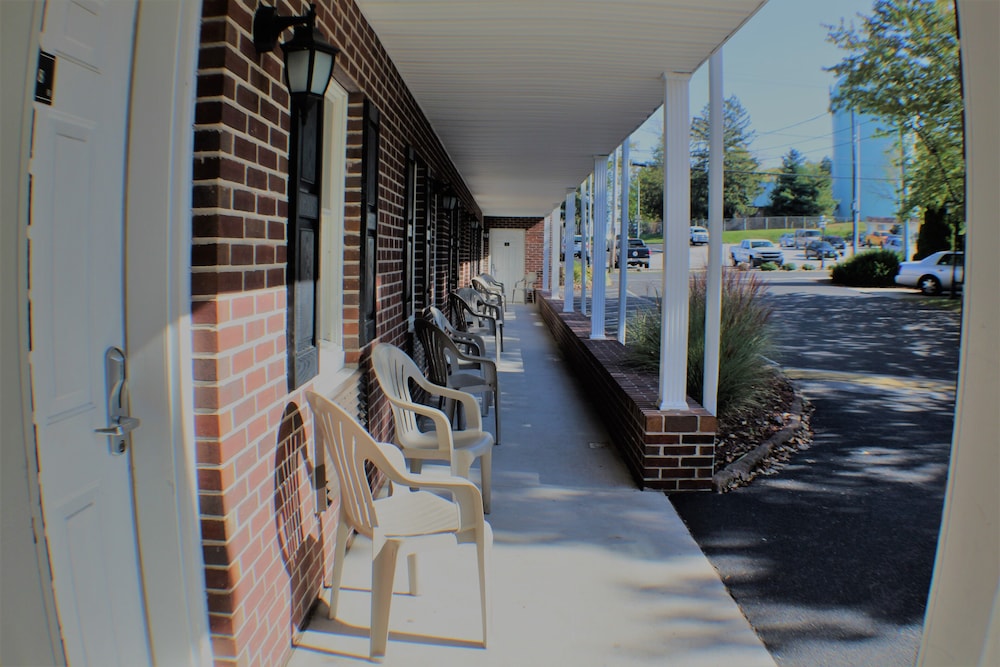 Inn at Cemetery Hill 23/50