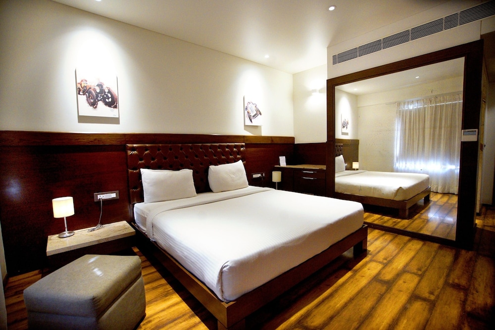 Hotel De Nada 25/43