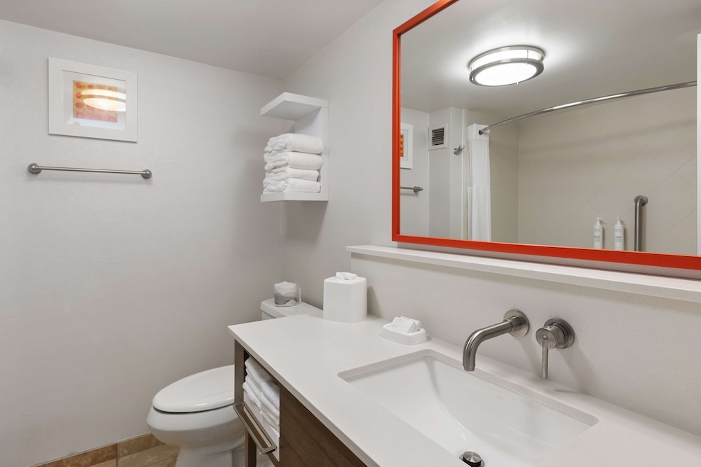 استوديو بسريرين كوين، Hampton Inn Rock Hill 4/6