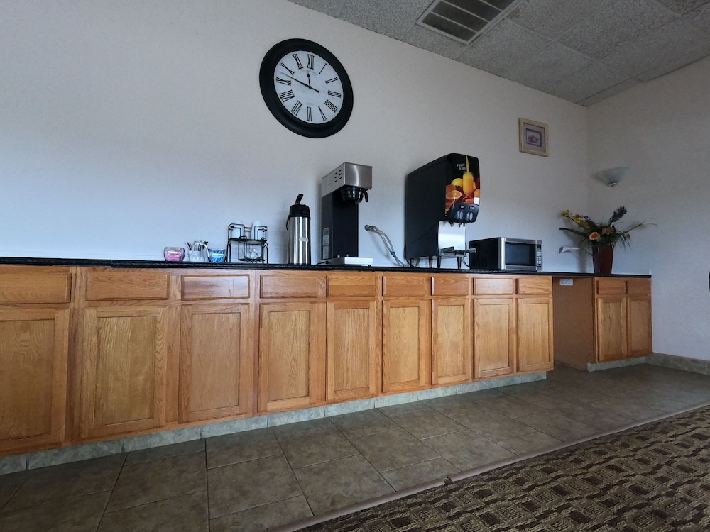 Americas Best Value Inn Salina 4/28