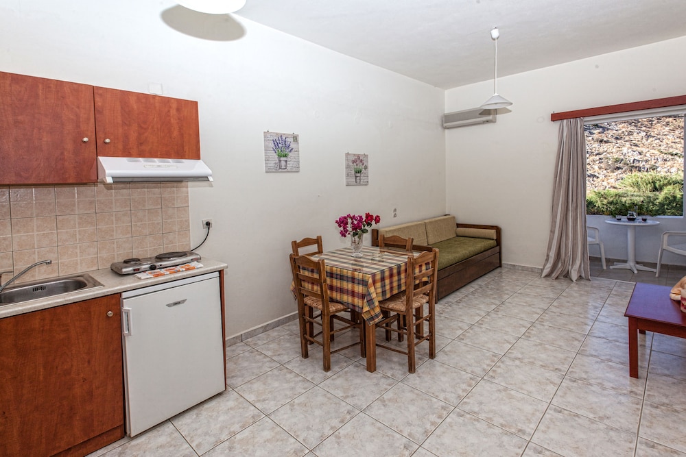 Ammoudi Hotel 6/45