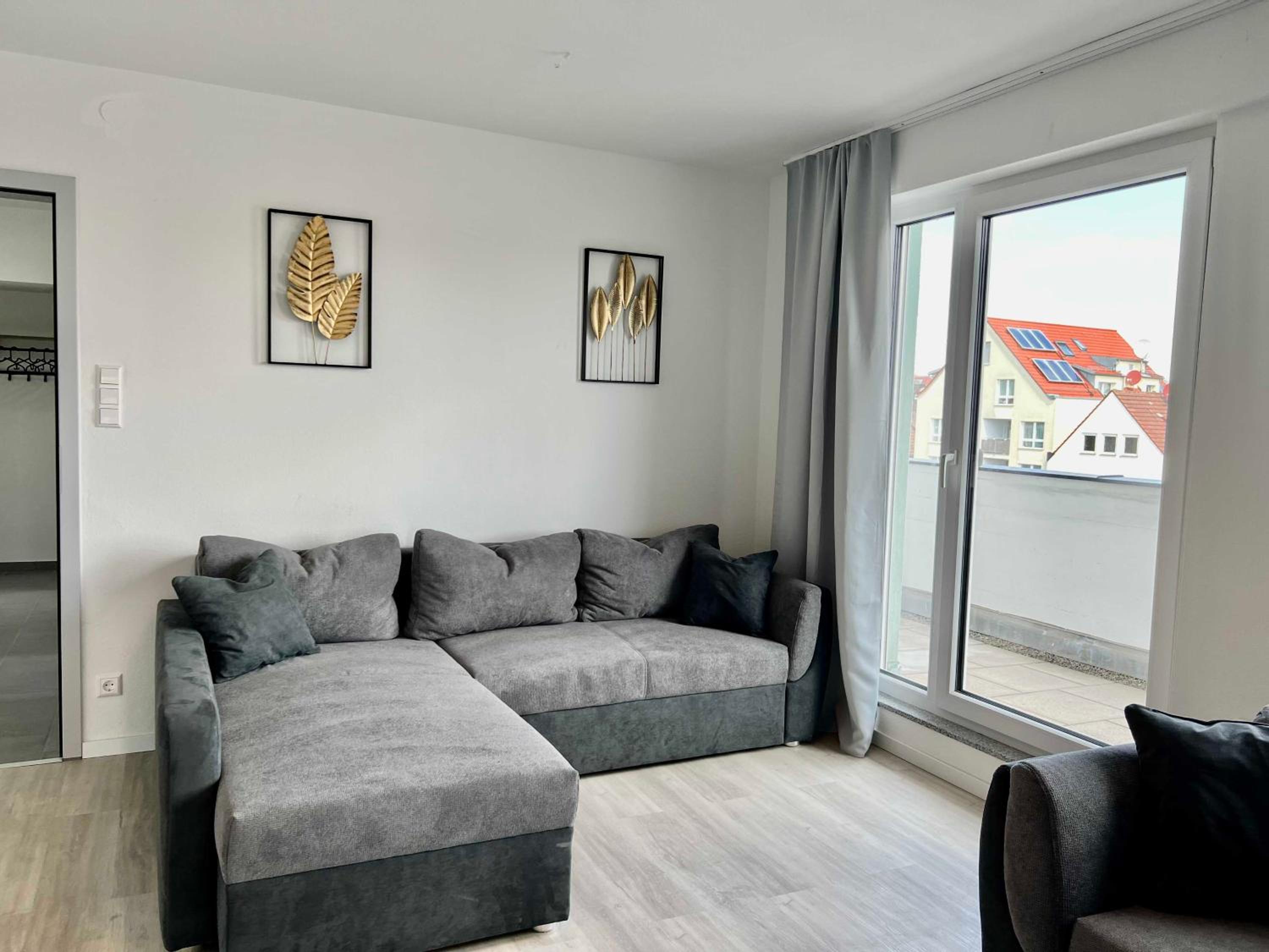 Nujen - Hotel und Apartment Stuttgart Zuffenhausen 12/25