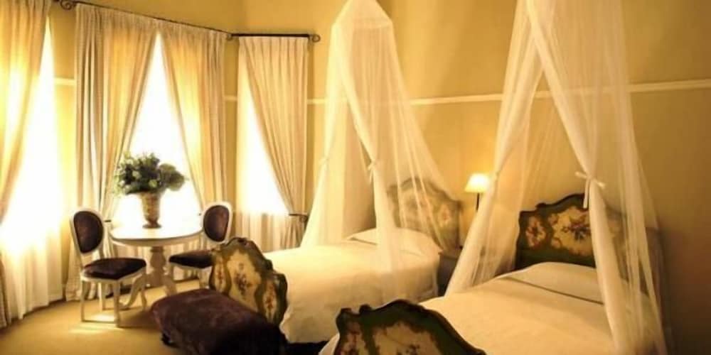 Pontac Manor Hotel 11/28