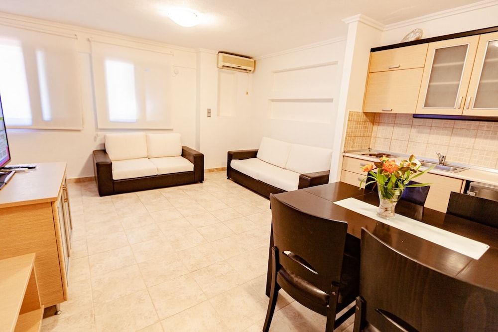 Elani Bay Resort 24/50