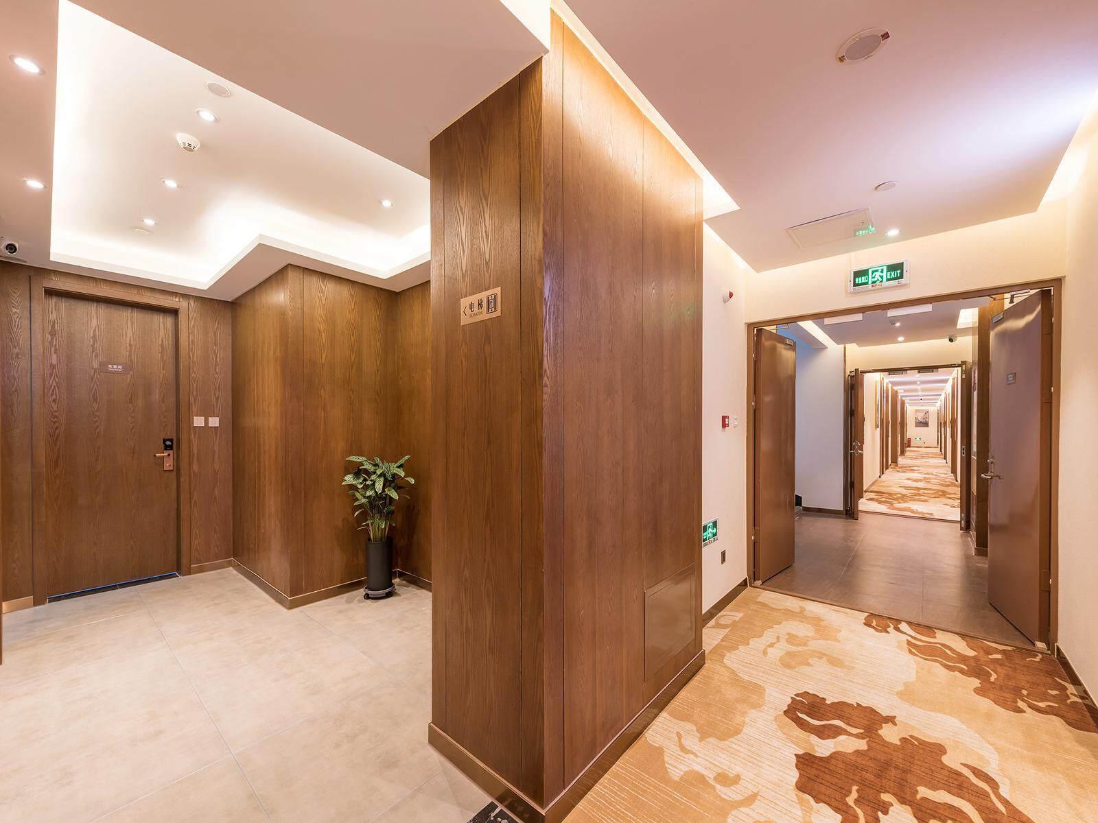 James Joyce Coffetel (Beijing Liangxiang Nanguan Metro Station) 16/48