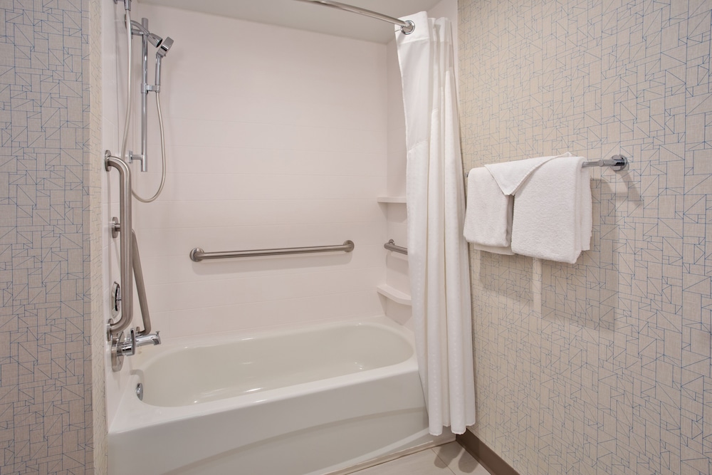 Holiday Inn Express & Suites Rochester Webster, an IHG Hotel 48/50