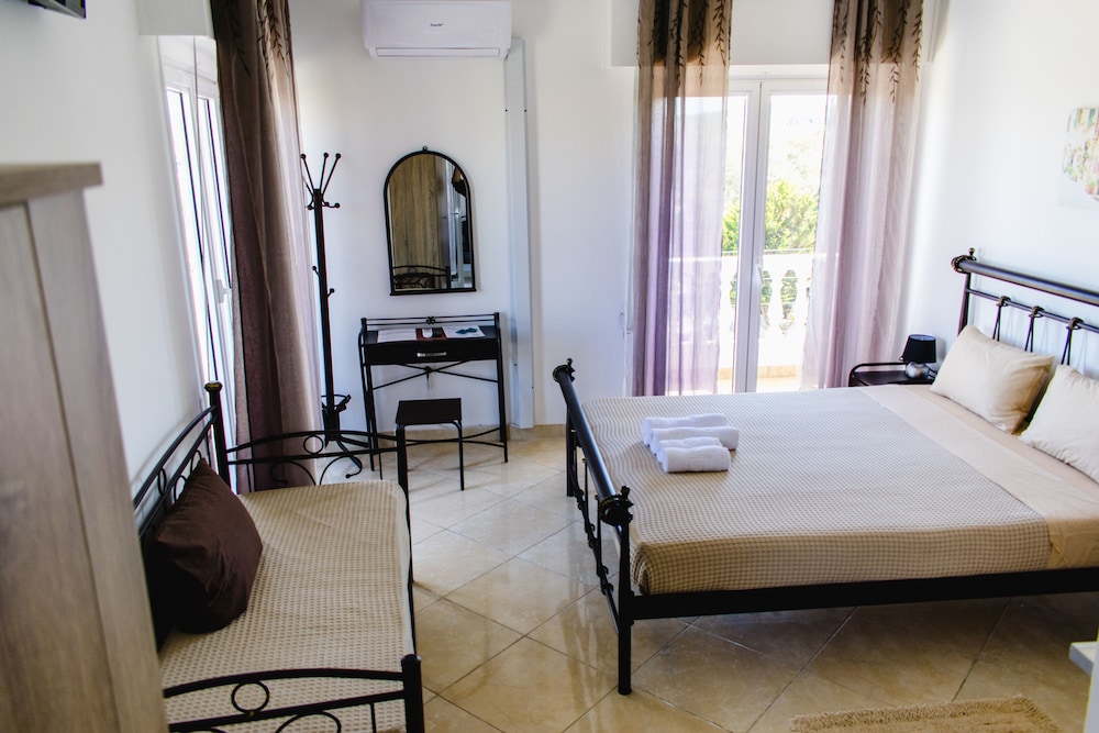 Nikolakakis Rooms Lavrio 23/65