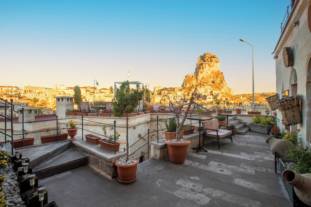 Cappa Via Cave Hotel 33/38