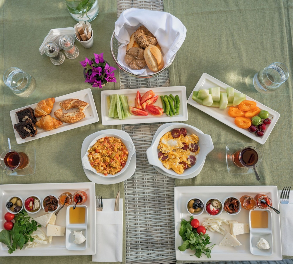 Elia Hotel 35/50