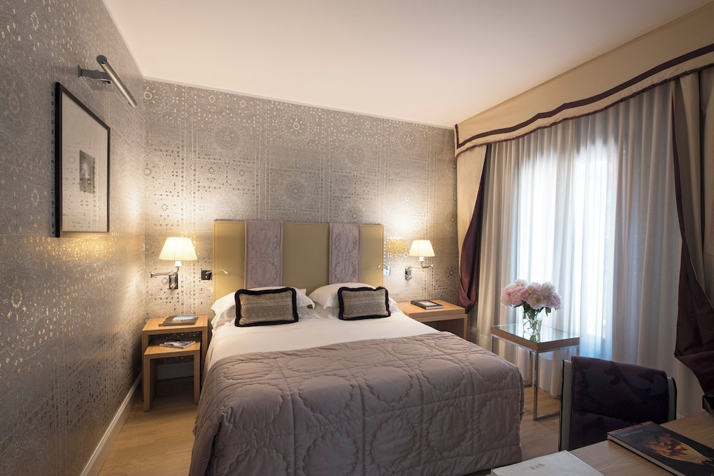 SUPERIOR, DOUBLE OR TWIN BED