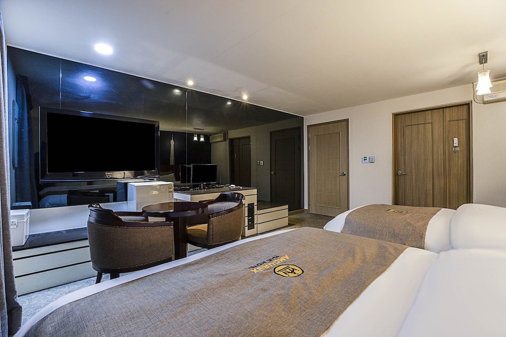 Amourex Hotel 45/49