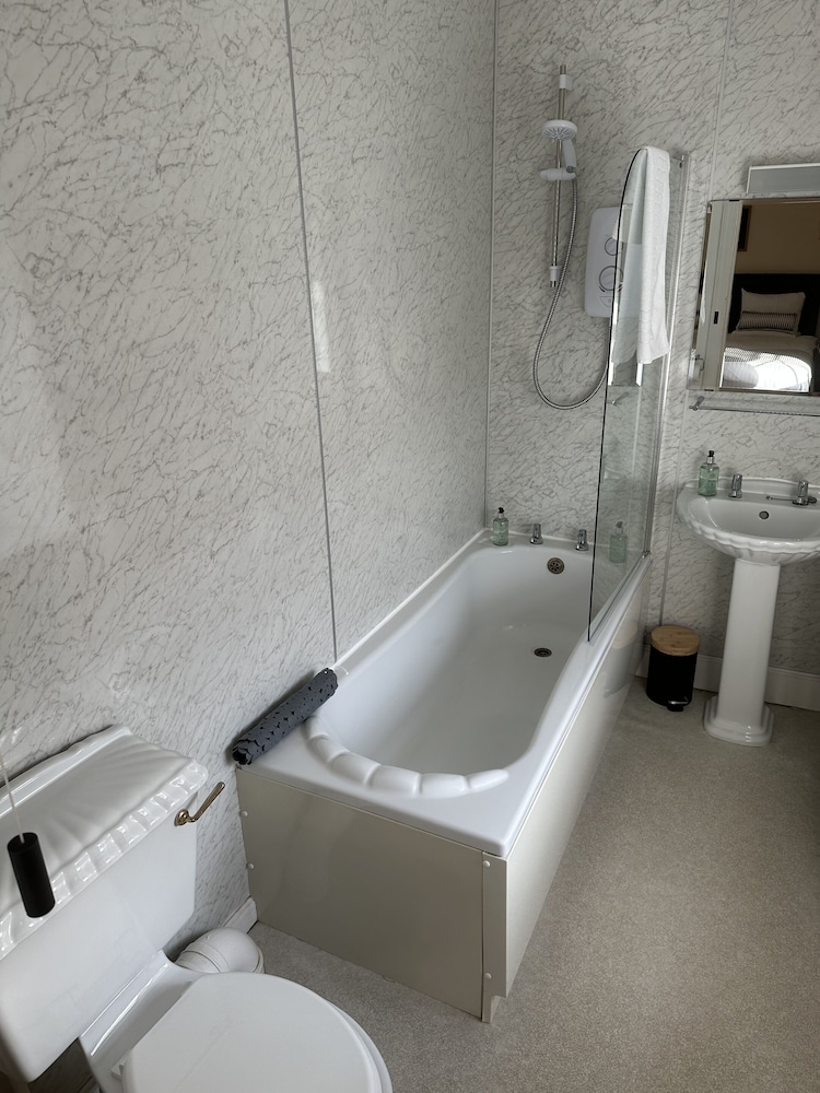 Smiddy Haugh Hotel 48/50