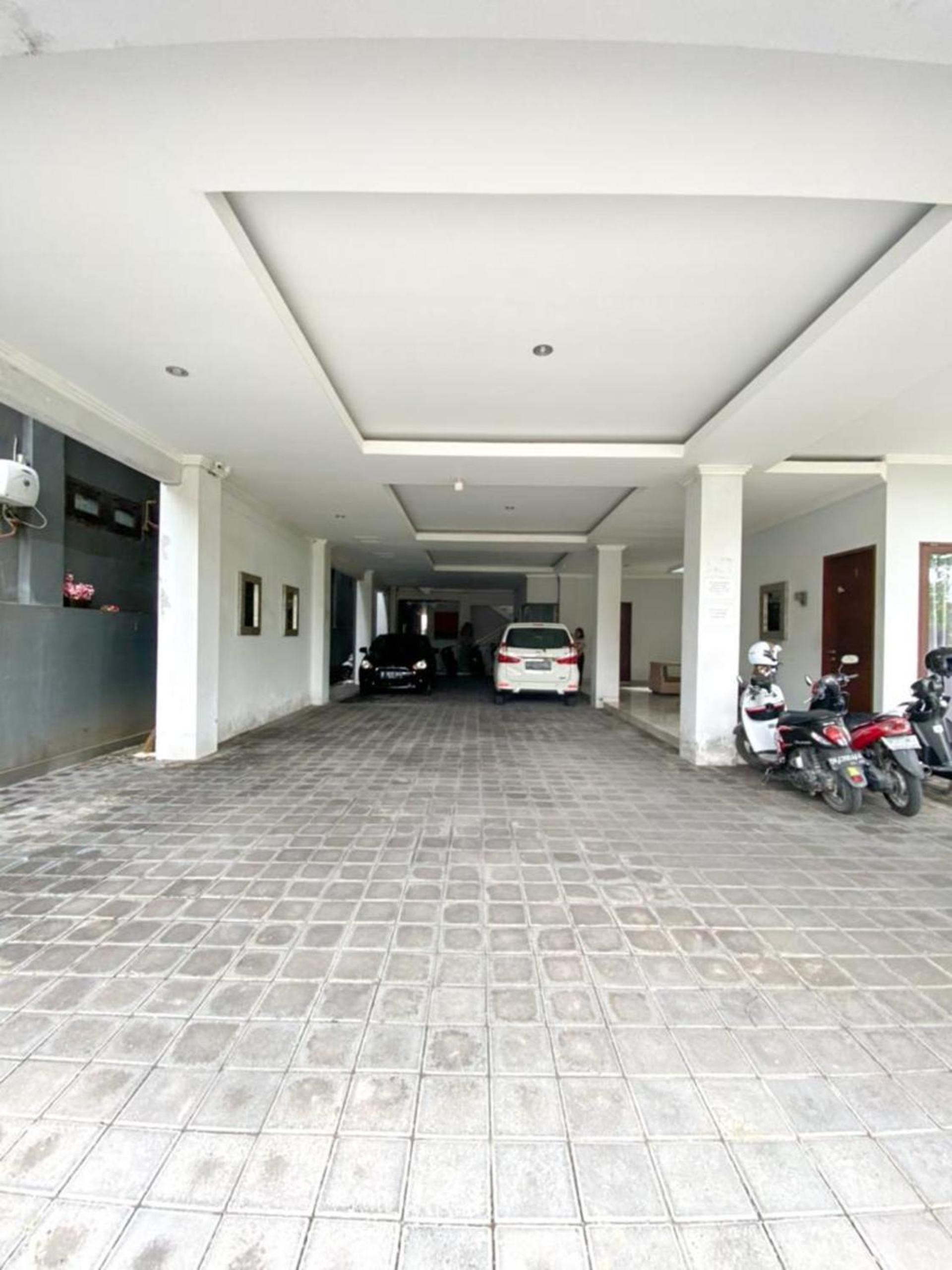 Prada Apartment 27/29