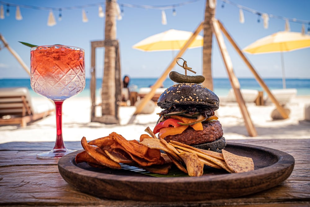 The Fives Oceanfront Puerto Morelos 24/71