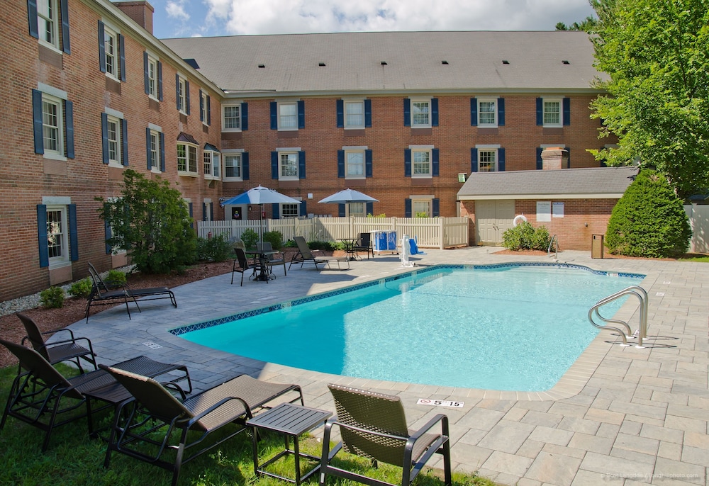 Holiday Inn Express Suites Merrimack 1/55