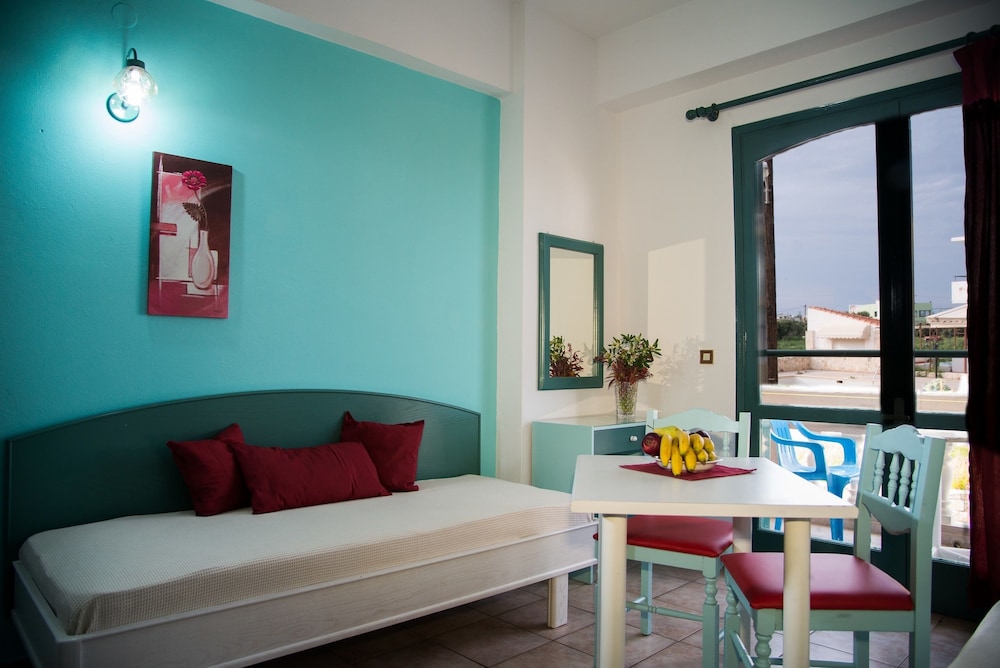 THEONI APARTMENTS 43/63