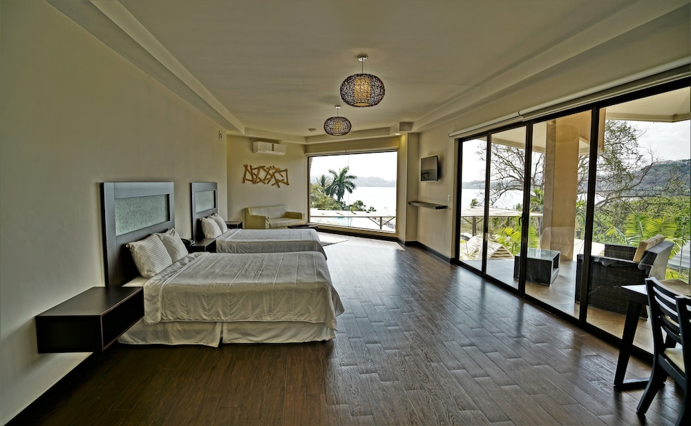 Nammbu Beachfront Bungalows 23/65