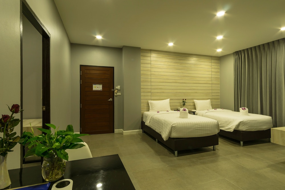 C Cha-Am Hotel 41/68