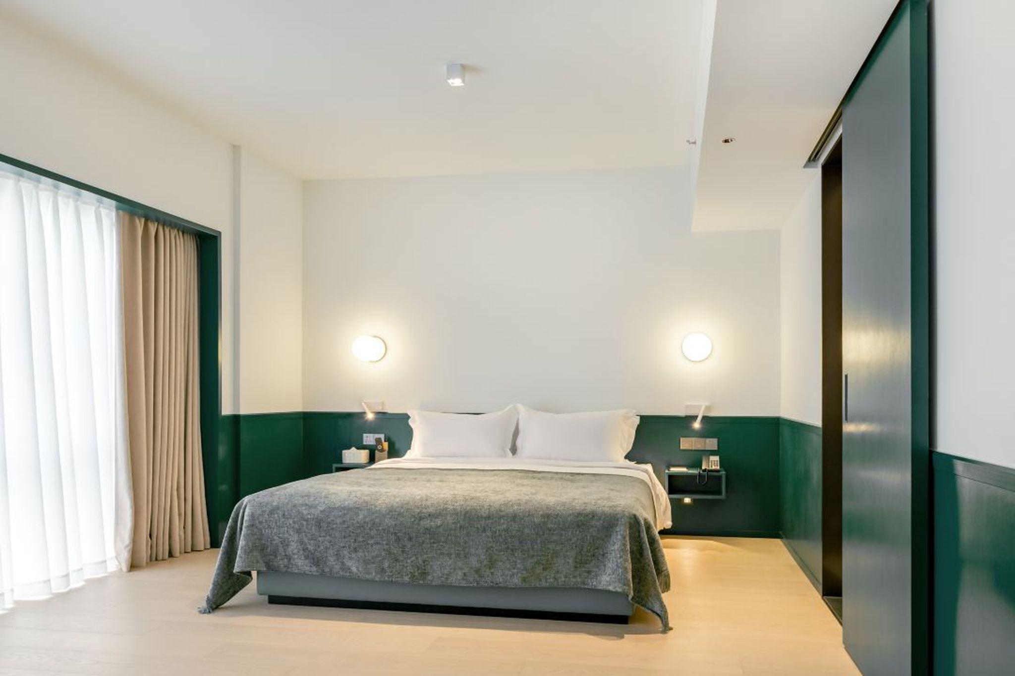 New Deluxe, King Bed