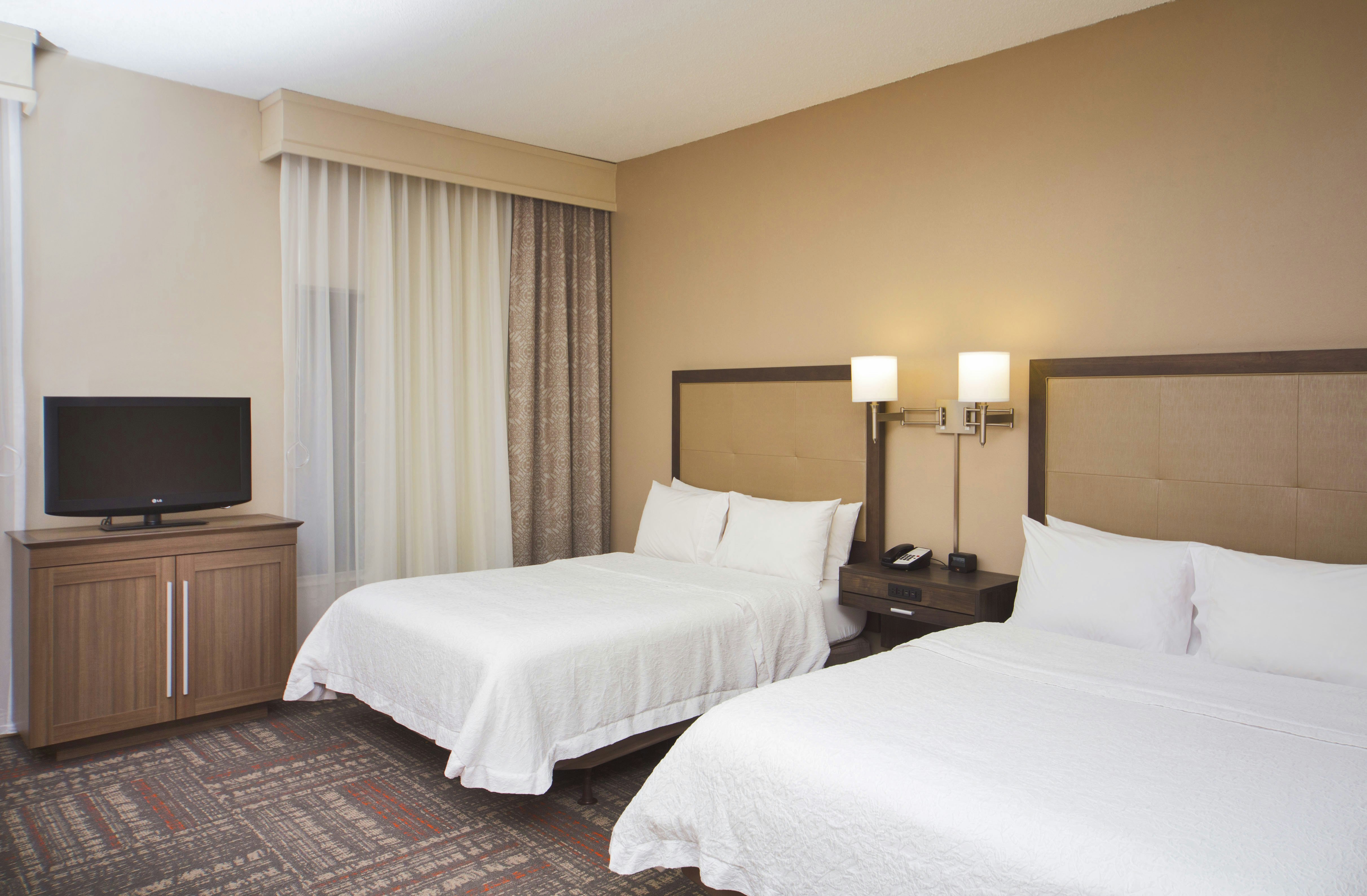 استوديو بسريرين كوين لذوي الإعاقة، Hampton Inn and Suites Valdosta Conference Center 2/4