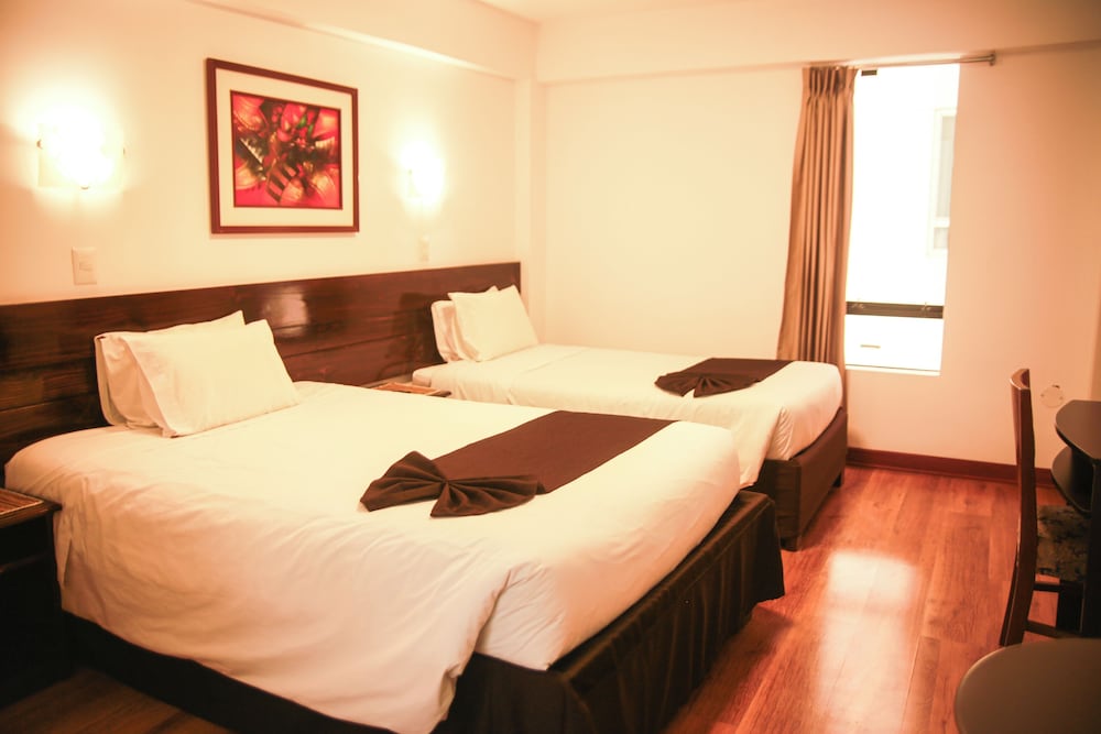 ROOM, TWIN BEDS