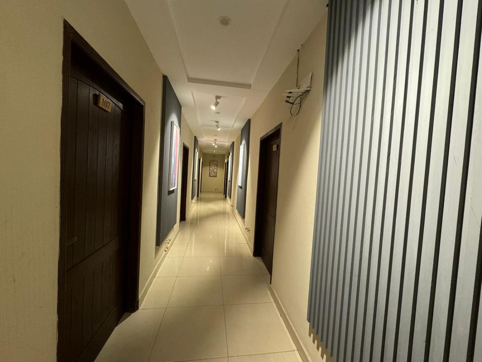 Shelton Boulevard Hotel 14/20