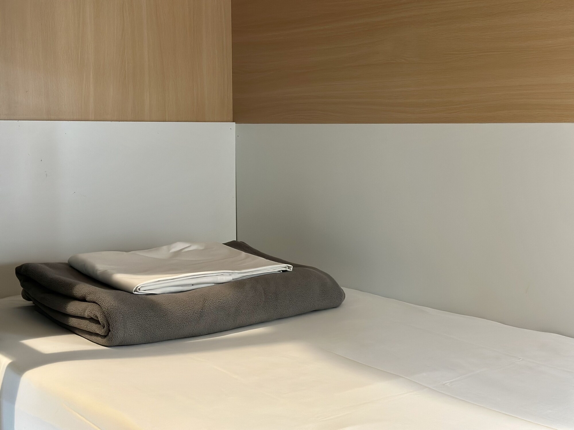 FEMALE DORM, FEMALE ONLY, 8 BEDS, SHARED BATHROOM