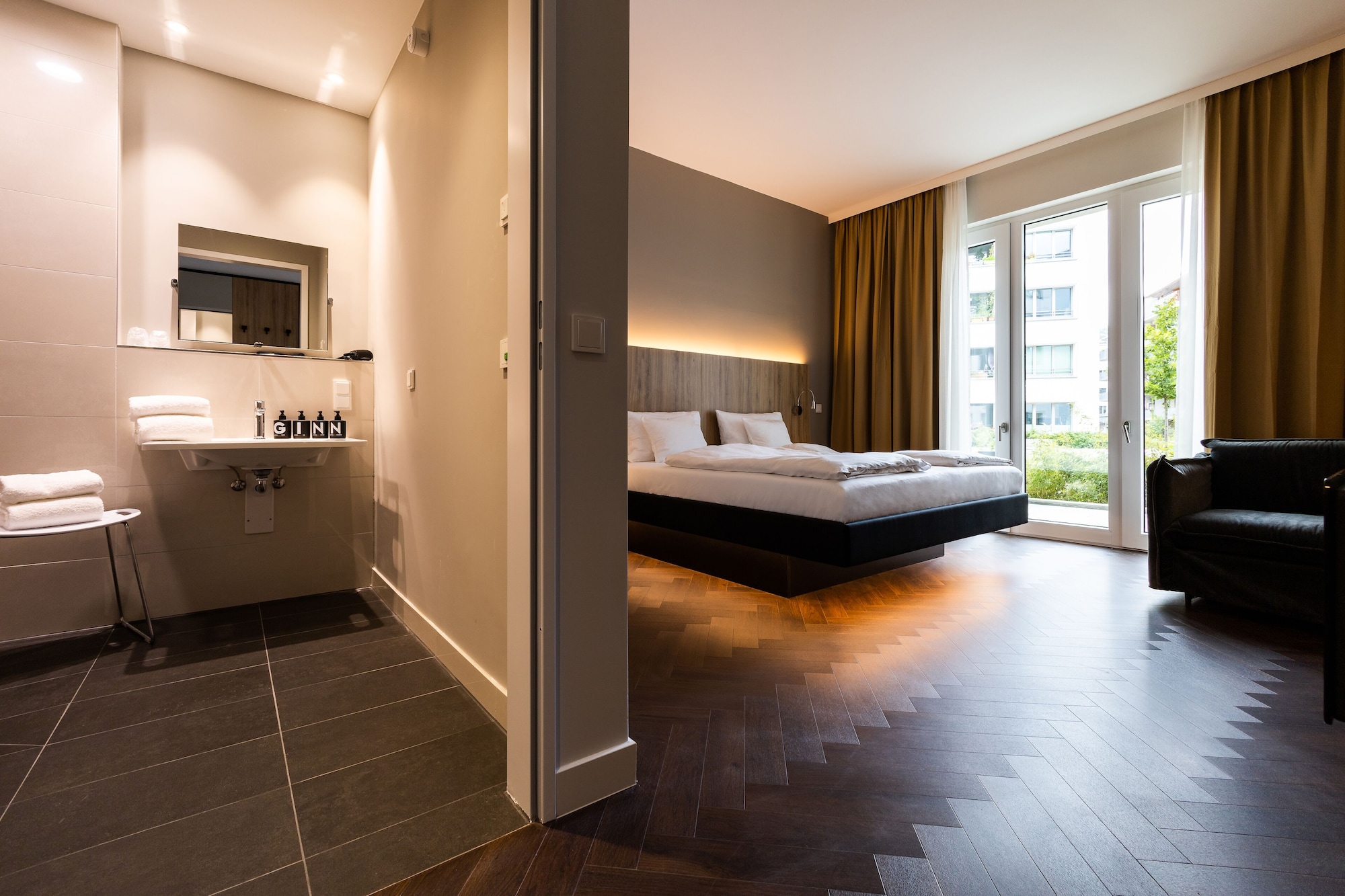 EXECUTIVE, DOUBLE BED