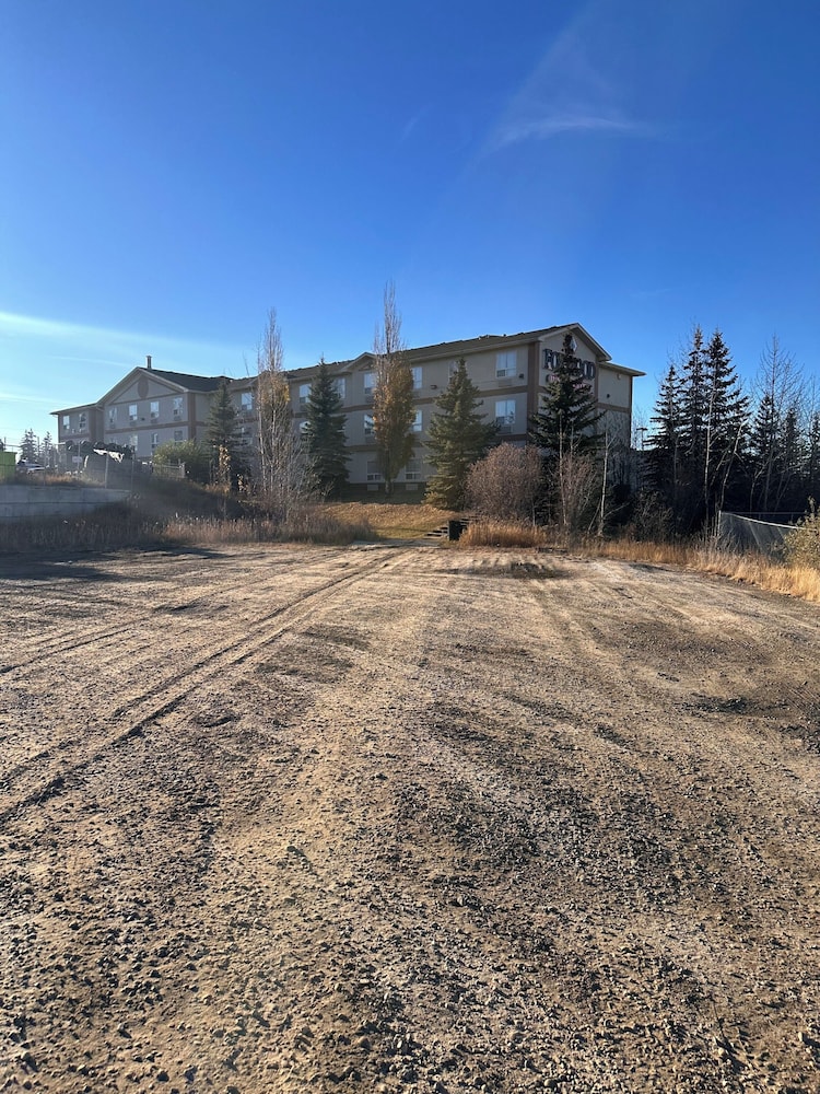 Foxwood Inn & Suites 50/51