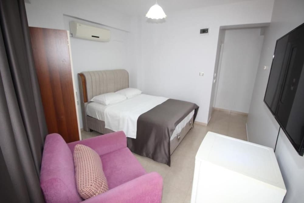 Pegasus Motel 14/18