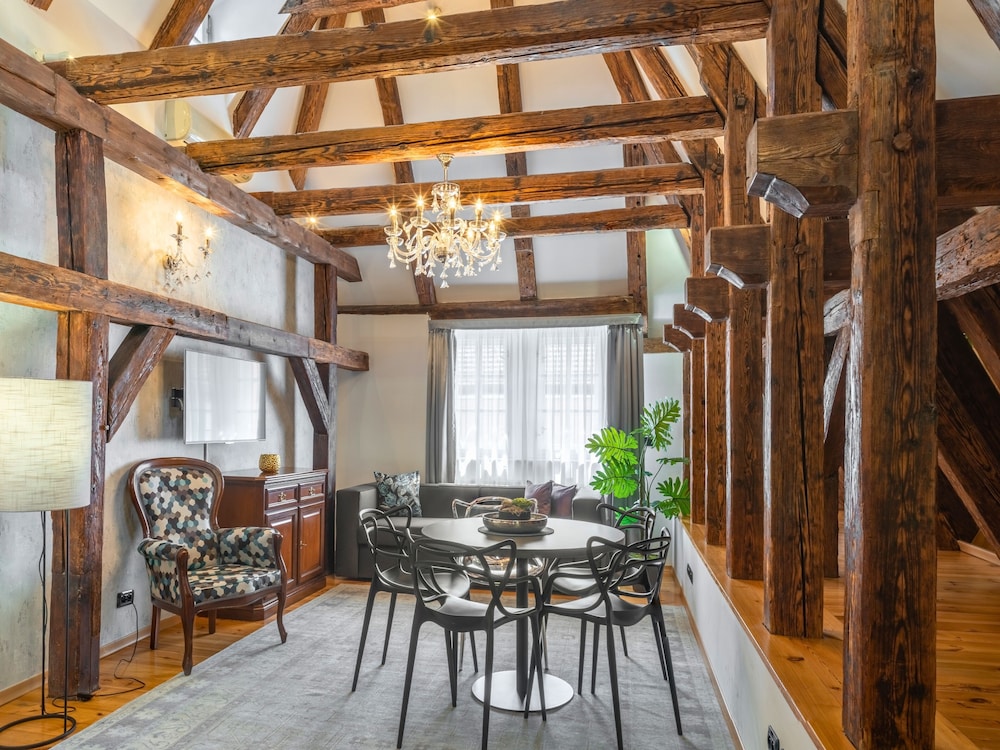 Chateau 9 Apartments by Adrez Living 28/50
