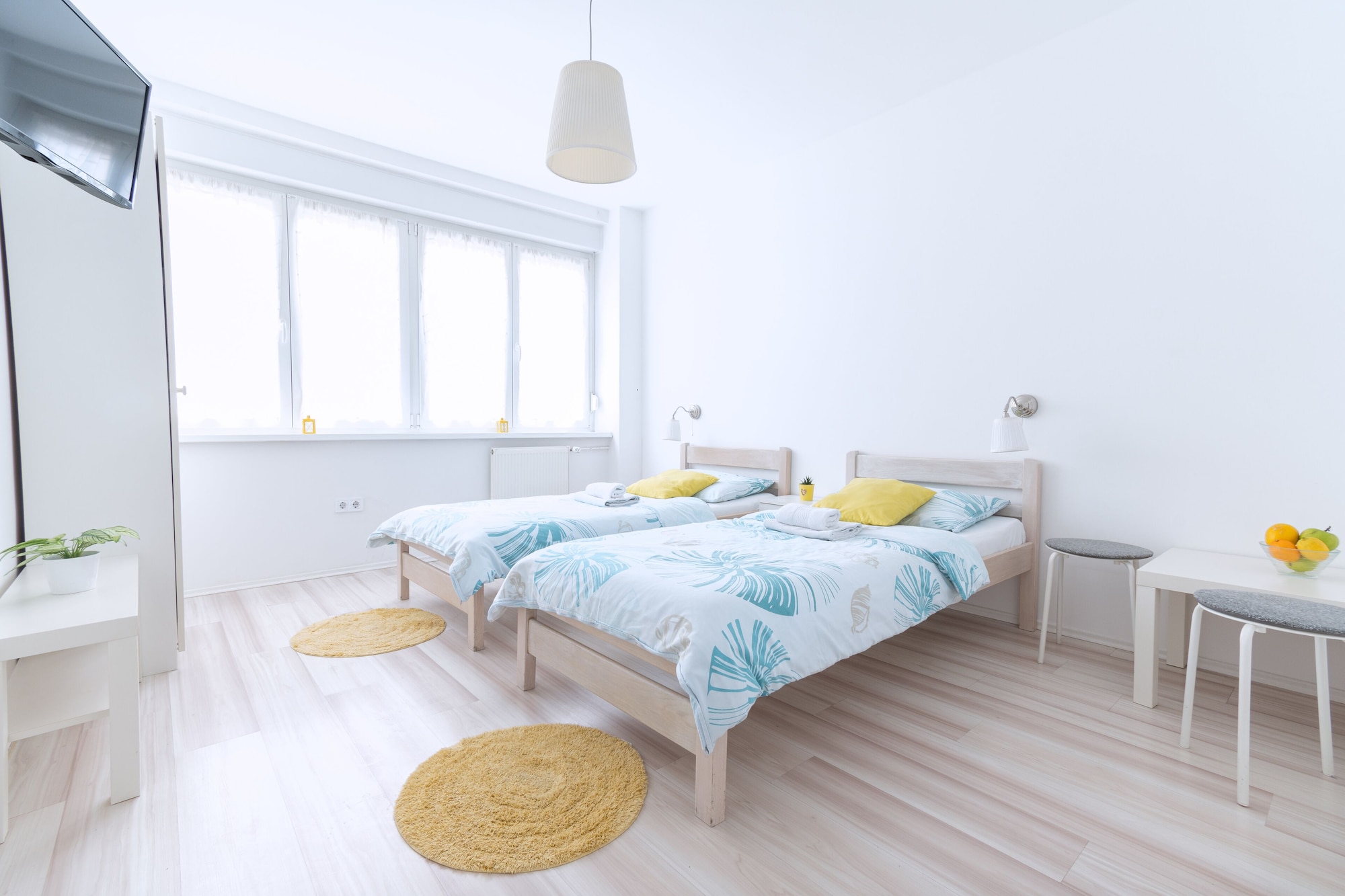 STANDARD, TWIN BEDS, SHARED BATHROOM