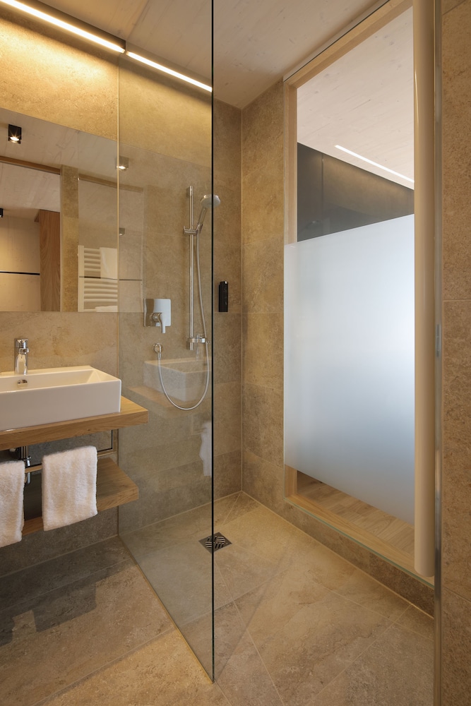 2ND Home Hotel 40/43