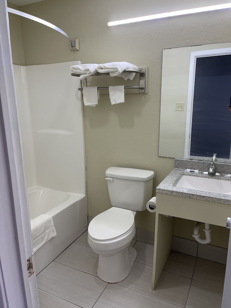 Americas Best Value Inn Alexandria 4/21