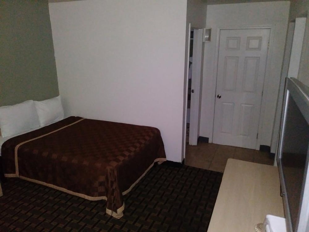 Americas Best Value Inn Amarillo Airport 22/34