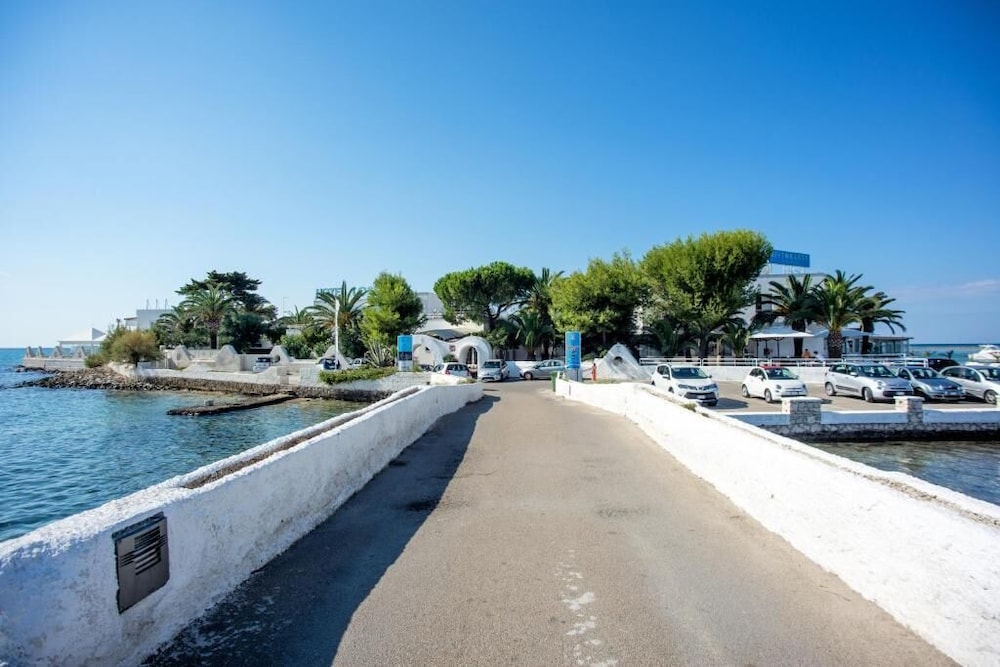 Isola Lo Scoglio Hotel 33/40