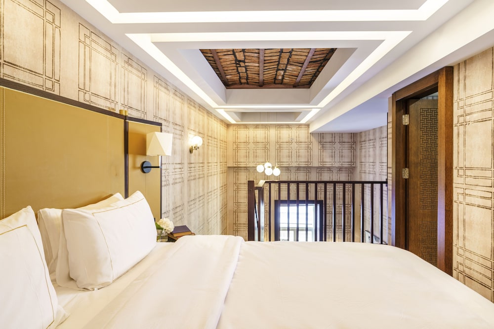 DUPLEX, EXECUTIVE, SUITE, KING BED