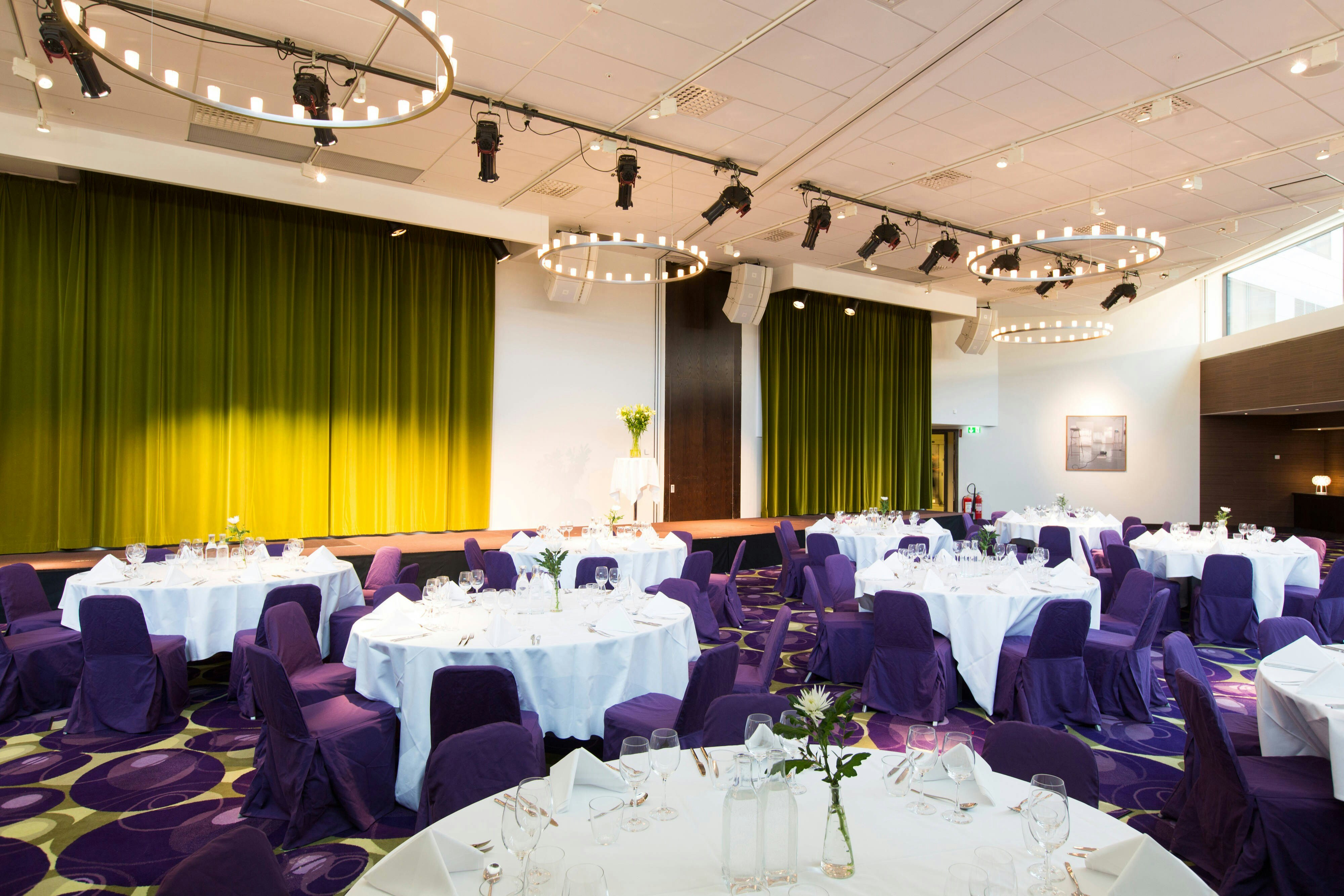 Courtyard By Marriott Stockholm 50/53