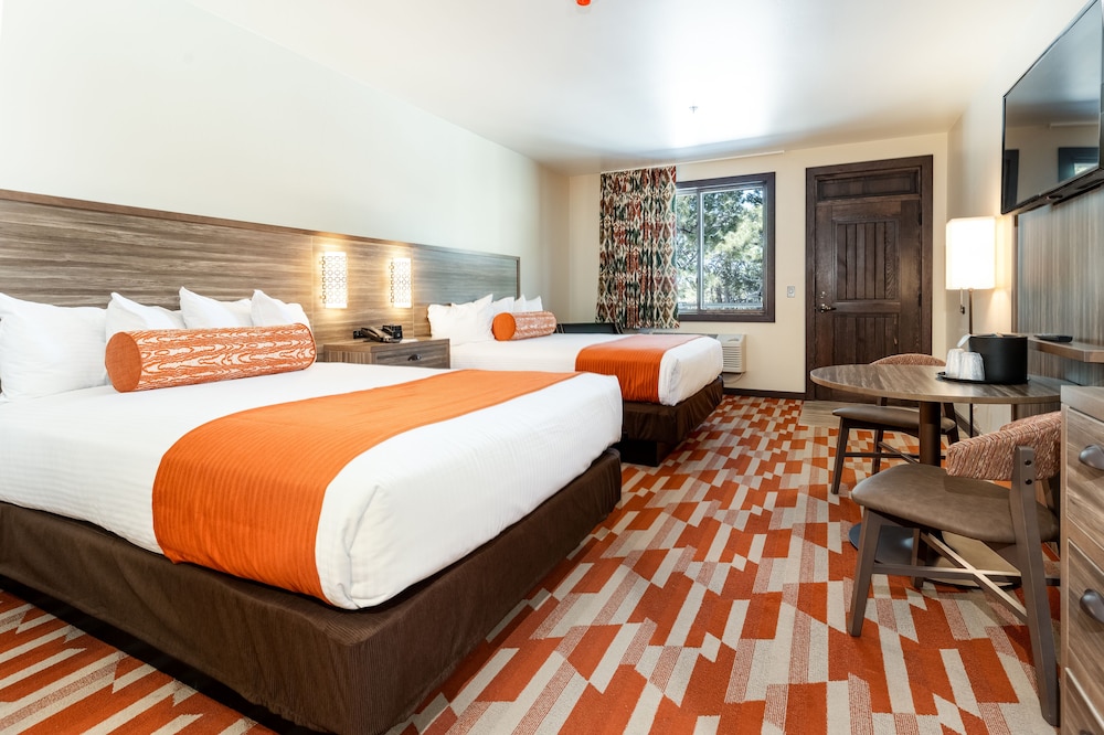 Standard, 2 Queen Beds, Kitchenette, South Wing