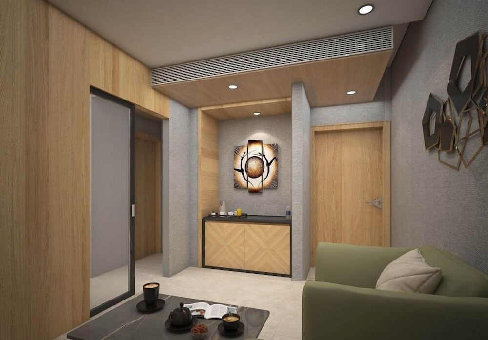 Hotel D Grand 3/25