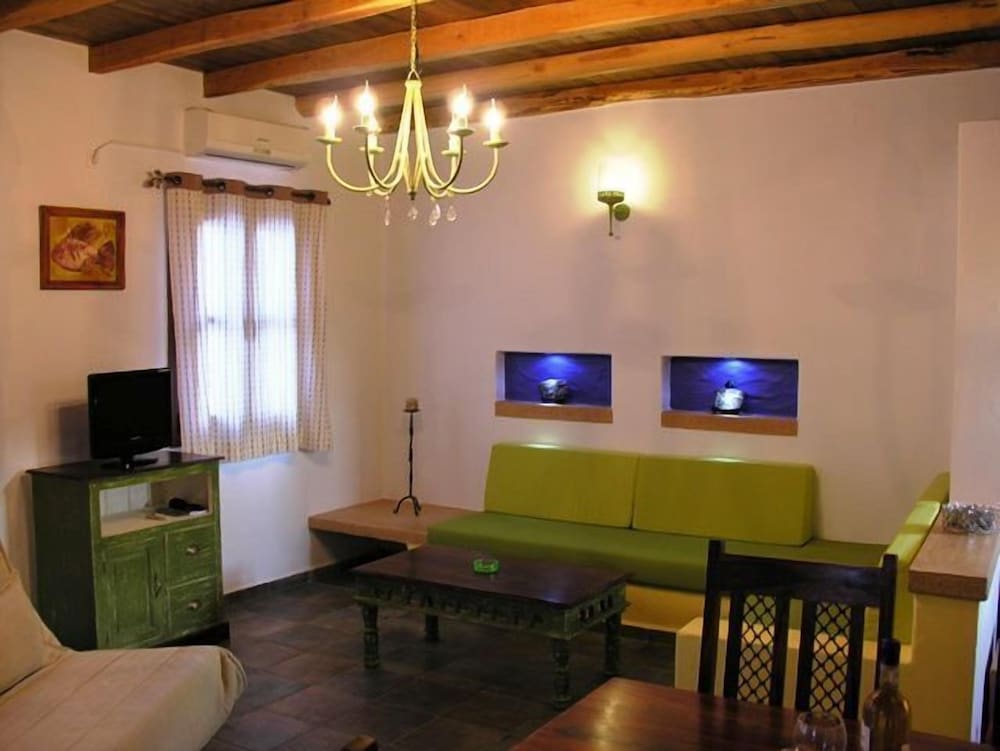 PANTELI BEACH STUDIOS APARTMENTS 29/50