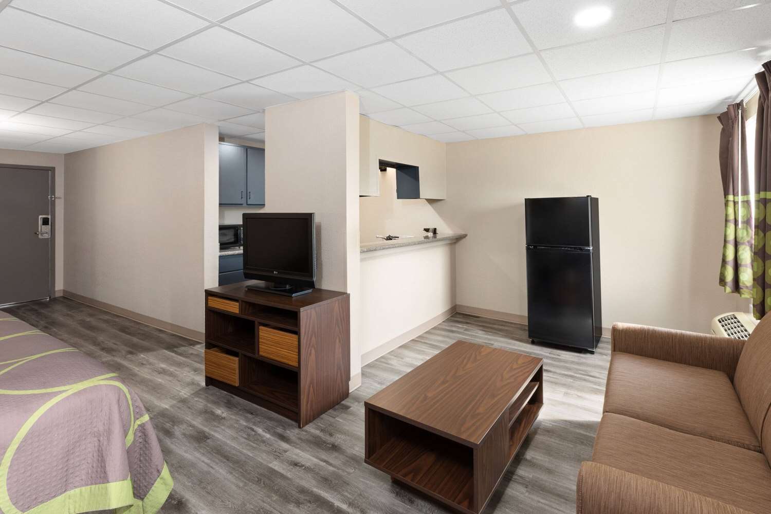 Super 8 By Wyndham Buffalo 12/22