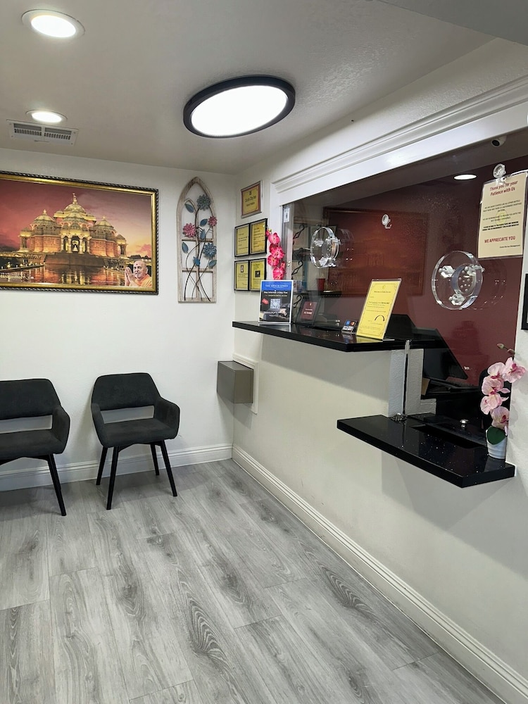 Americas Best Value Inn Corona 7/46