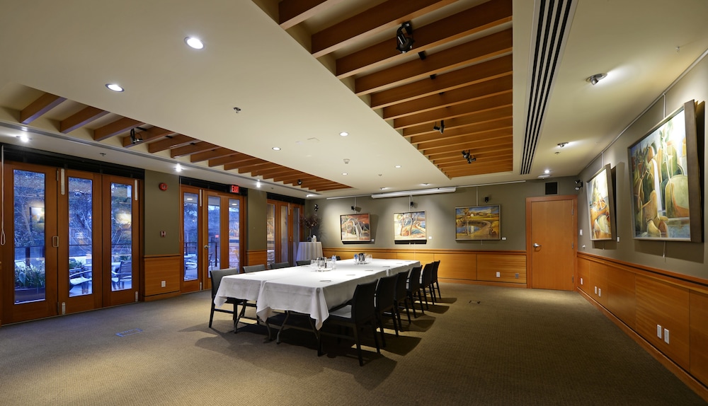 Brentwood Bay Lodge Spa 10/64