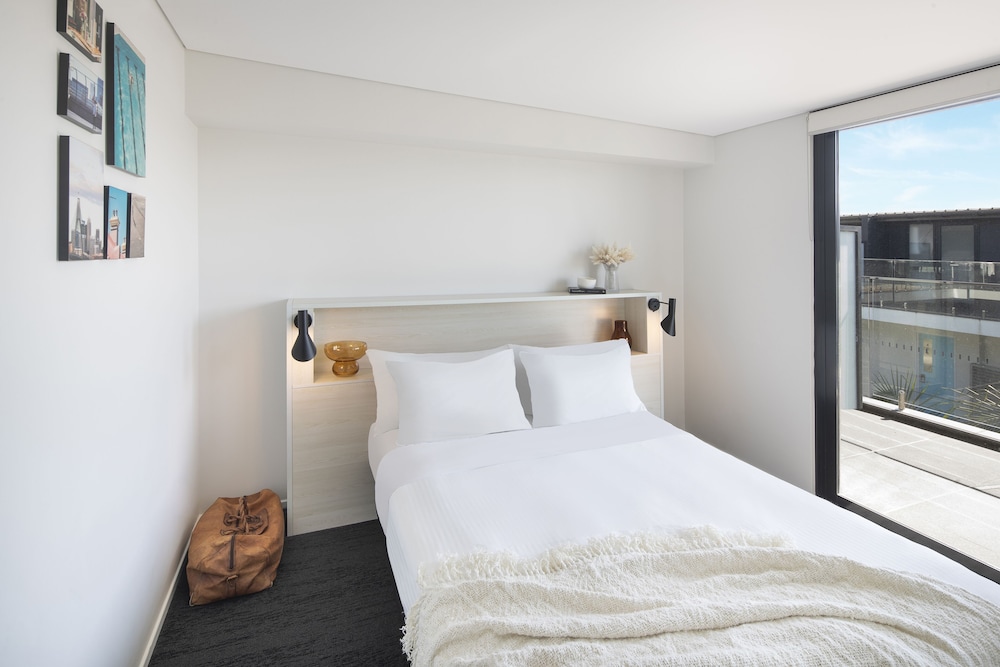 VERIU SUITES CAMPERDOWN 24/54