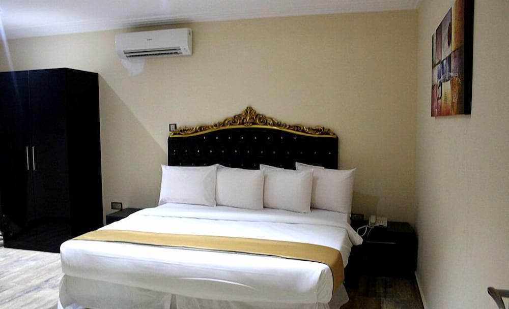PRESIDENTIAL, SUITE