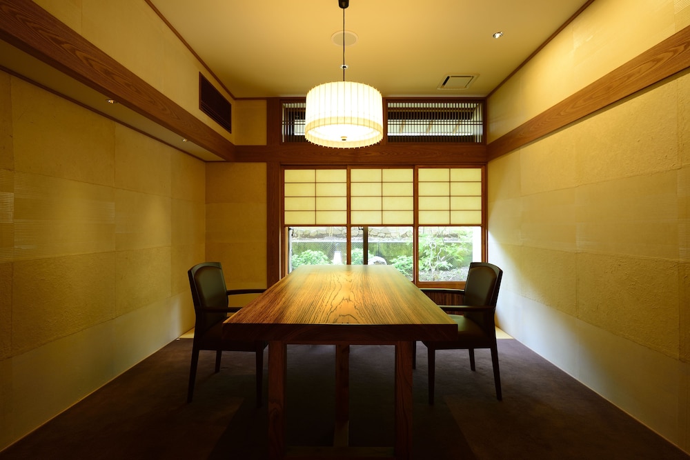 ATAMI SEKITEI 60/68