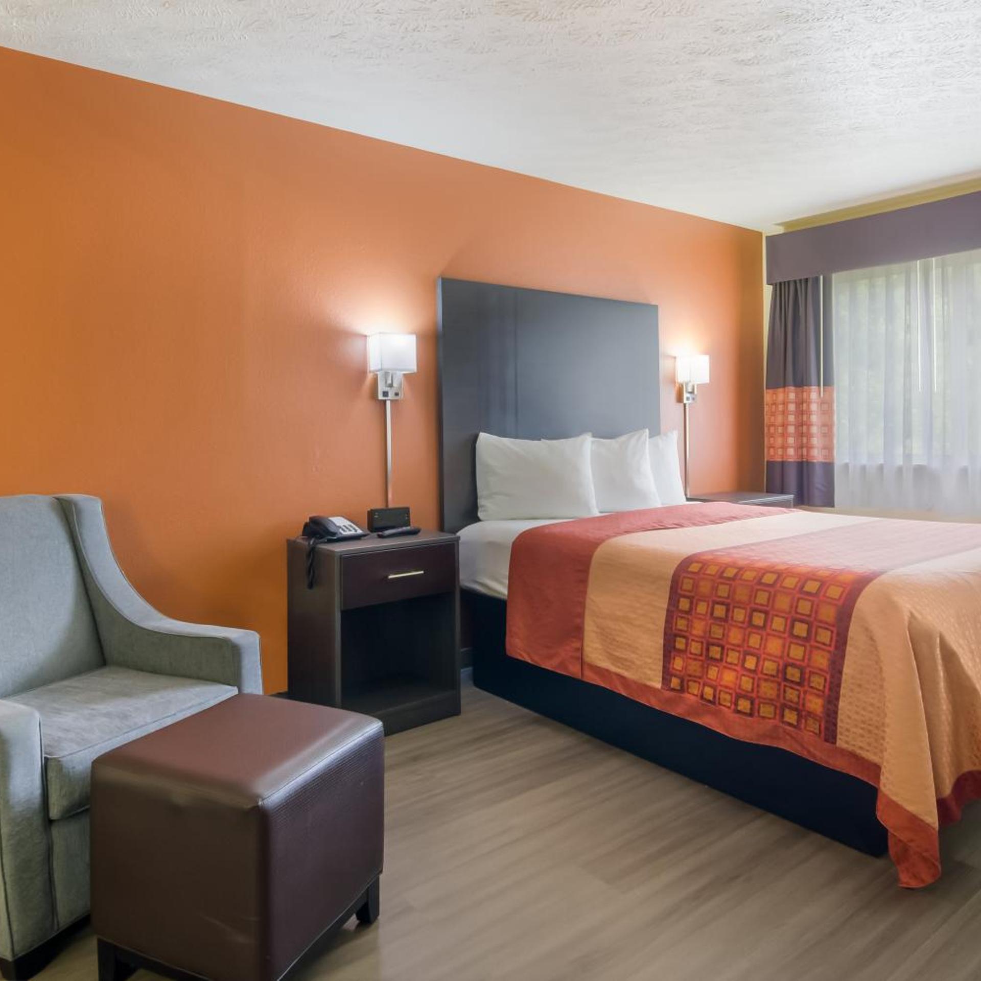 غرفة بسرير كوين، Americas Best Value Inn & Suites Independence Va 2/5